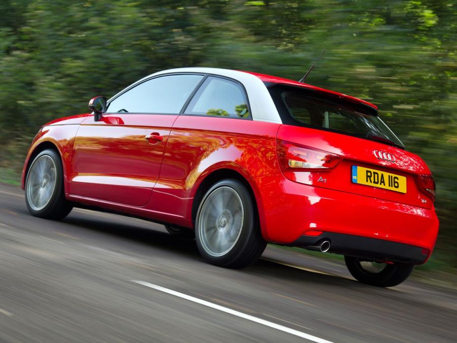  Audi A1 TDI (8X) 2010 года  (UK) (фото 17 из 29)